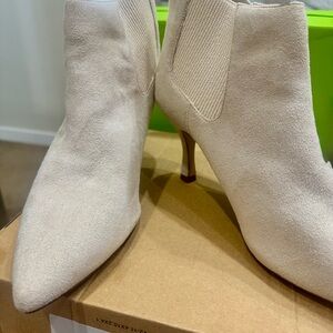 NWT & Box Elegant Ivory Wedding Sz 11 Ankle Boots